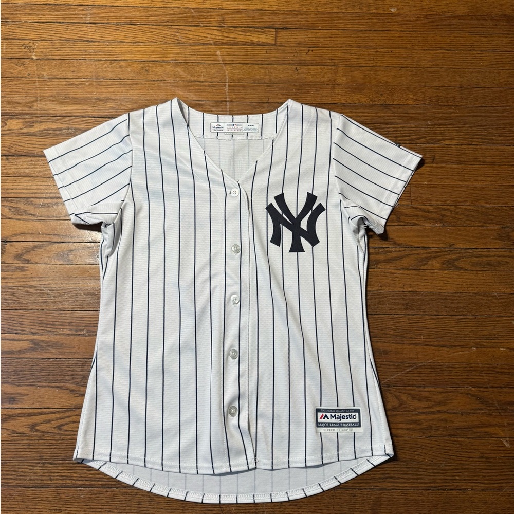 New York Yankees Women’s Majestic Aaron Judge Jersey Size M